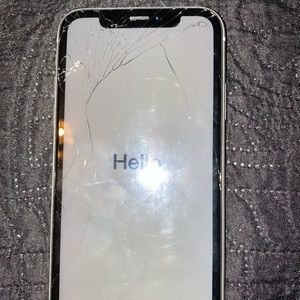 Cracked iPhone XR- fully functioning!